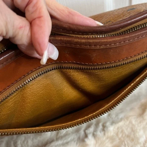 MCM VICETOS LEATHER CLUTCH - Picture 10 of 16